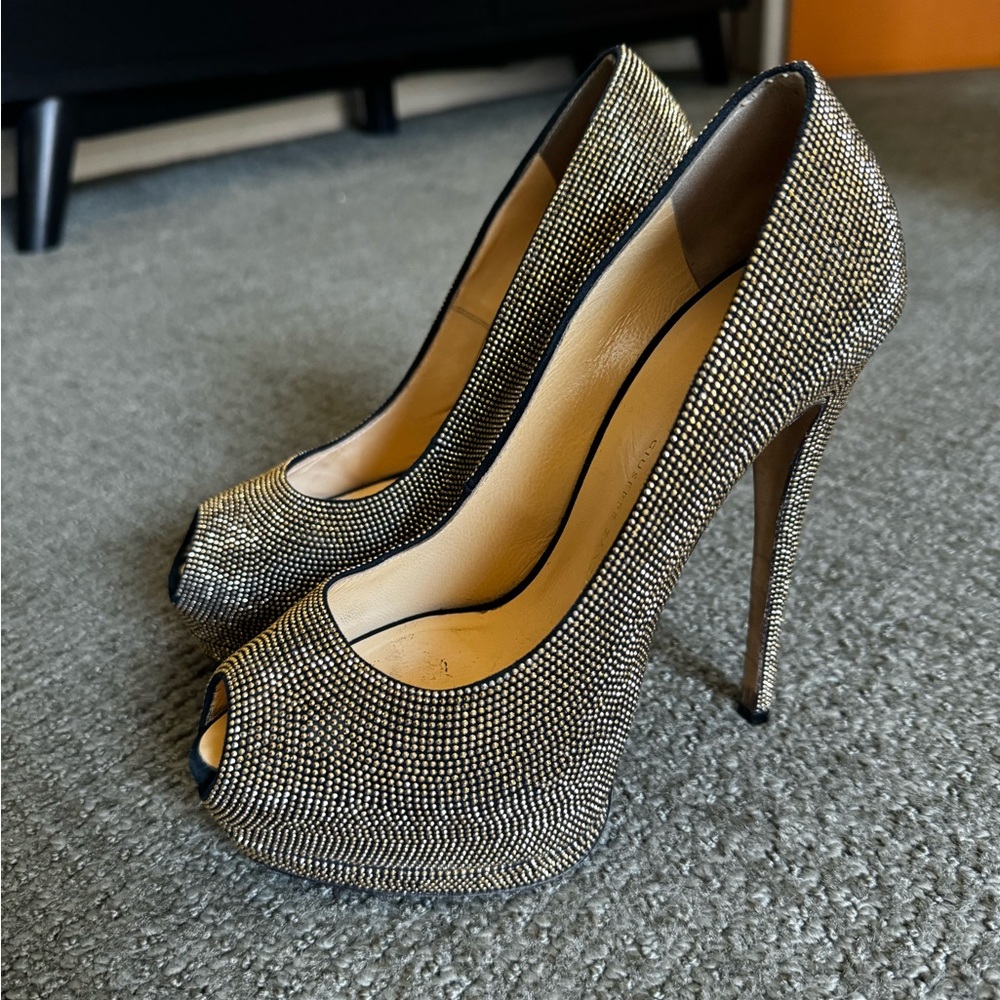 Guissepe Zanotti Sharon Peep Toe Gold Metallic Heels | 37